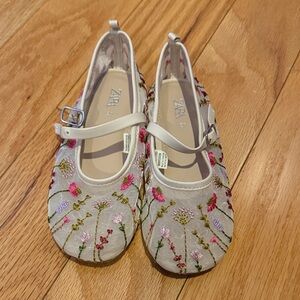 Zara Floral Embroidered Mary Jane Shoes - Light Gray with Pink Accents